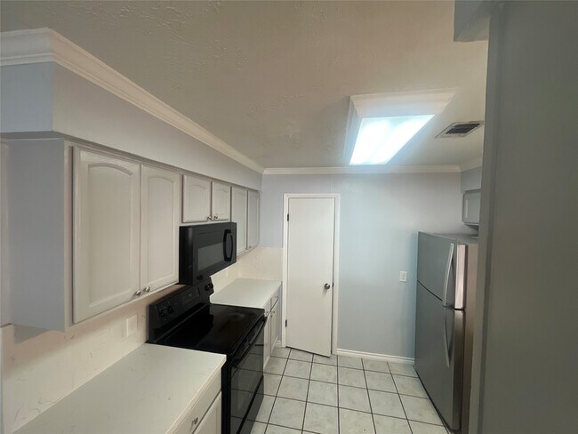 Building Photo - 13258 Bluff View Dr