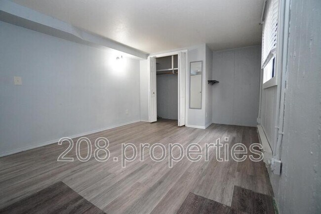 Building Photo - 1229 S Lincoln Ave