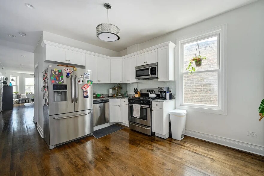 Building Photo - 3244 N Hamlin Ave