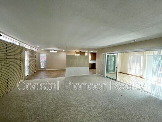 Building Photo - 3602 S Beach Dr