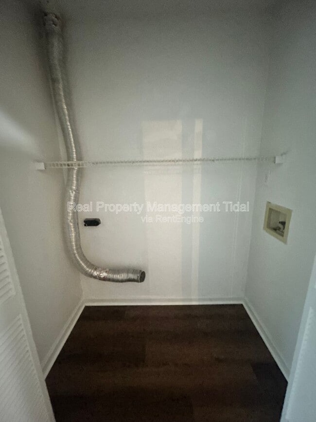 Building Photo - 128 Loch Cir