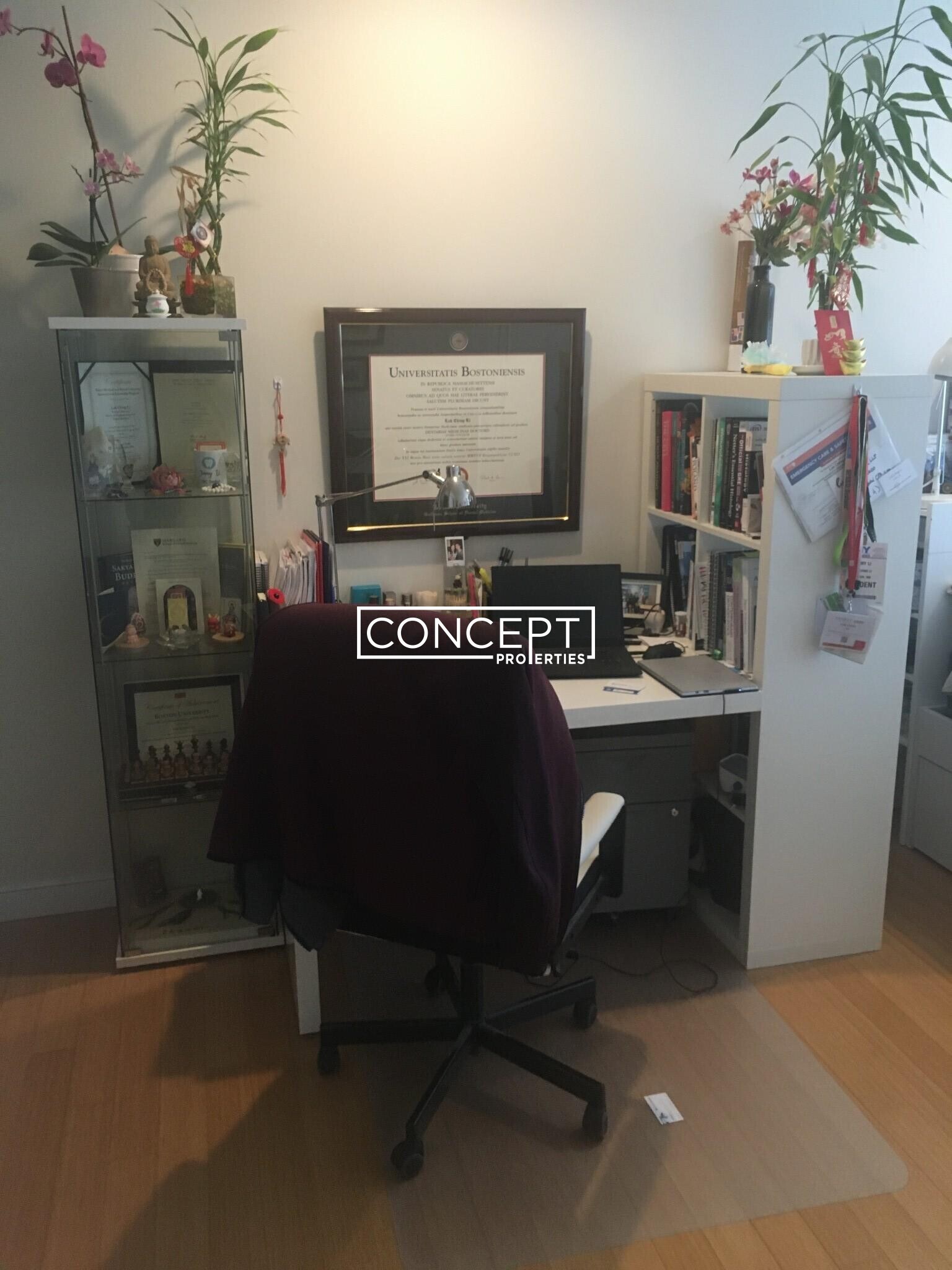 Building Photo - 601 Albany St