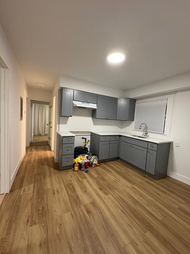 Building Photo - 193 Jerome Ave