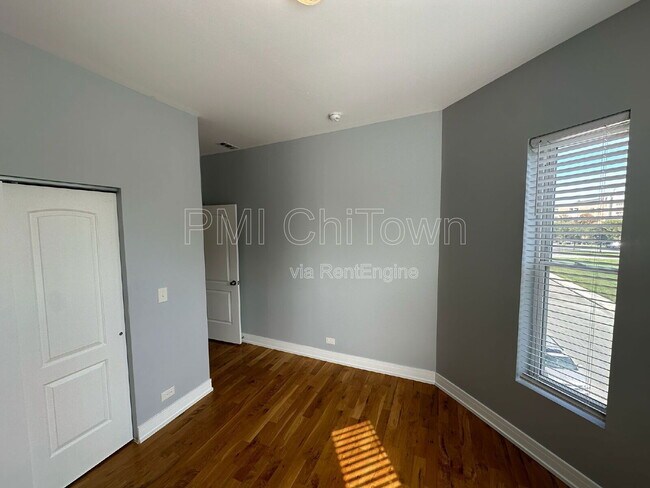 Building Photo - 342 E 50th St