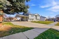 Building Photo - 5210 Woodledge Ave