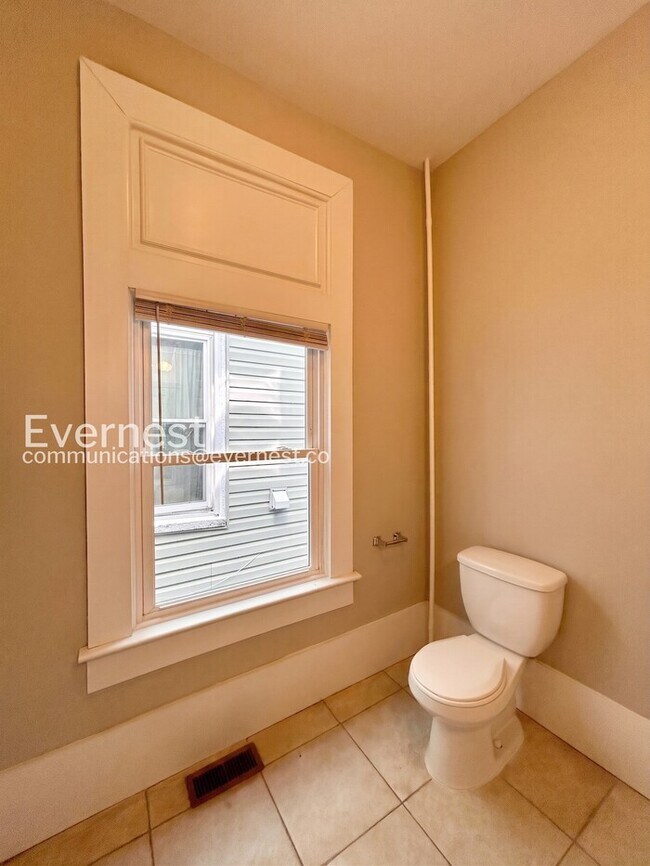 Building Photo - 3 Bed, 2.5 Bath Home with Fenced Yard / Pet-Friendly / Available Now!