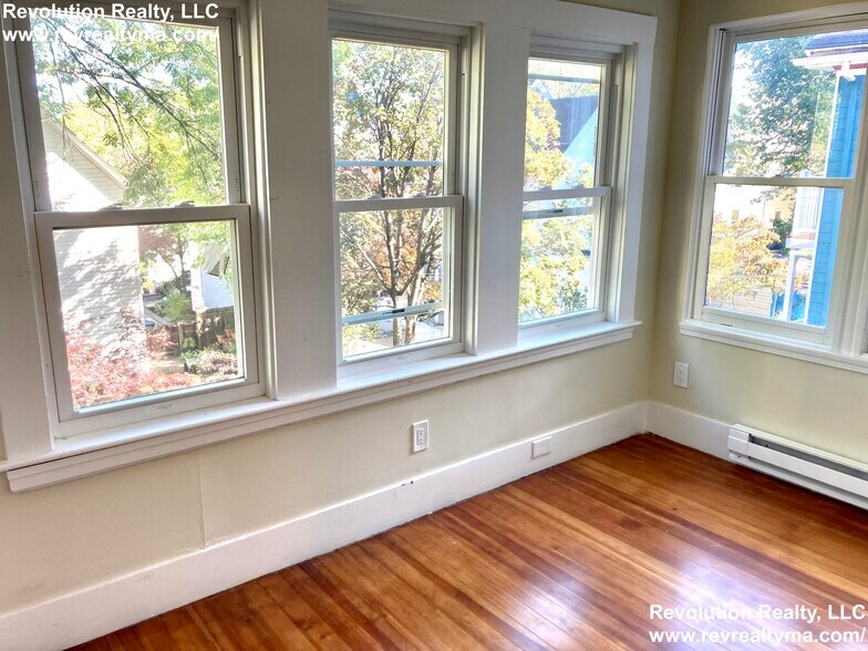 Building Photo - 63 Hudson St