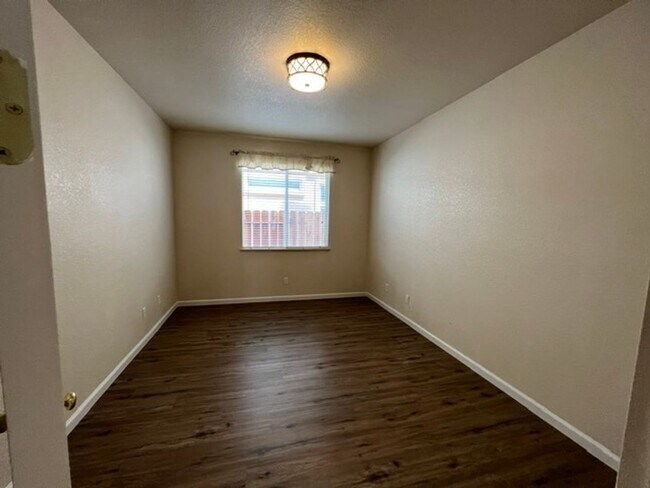 Building Photo - 2912 Medinah Way