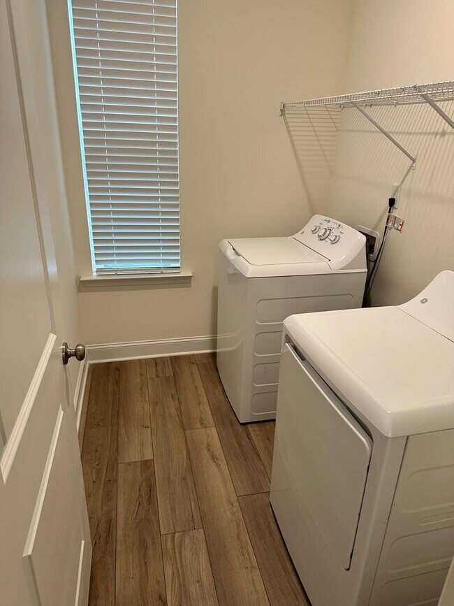 Building Photo - Charming 3 Bedroom Home Located In Angier