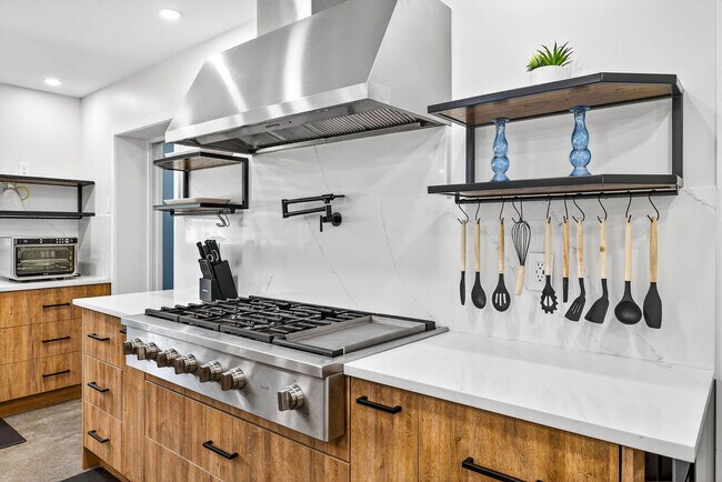 Building Photo - 319 Brentwood Dr