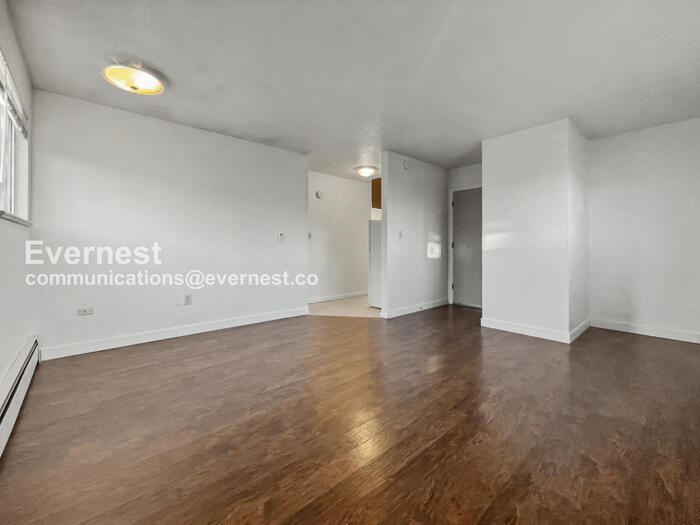 Building Photo - 1305 Burton Ct