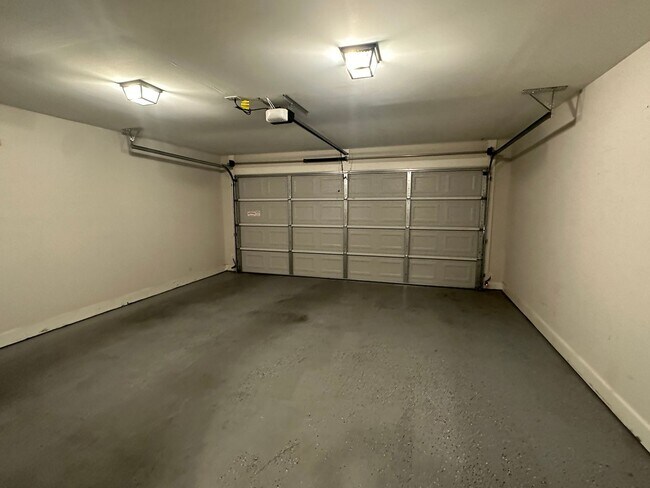 Building Photo - Prattville Home with Garage!