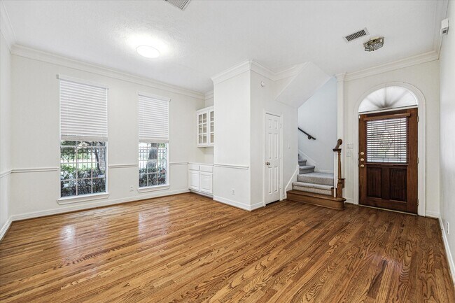Building Photo - 2838 Briarhurst Park