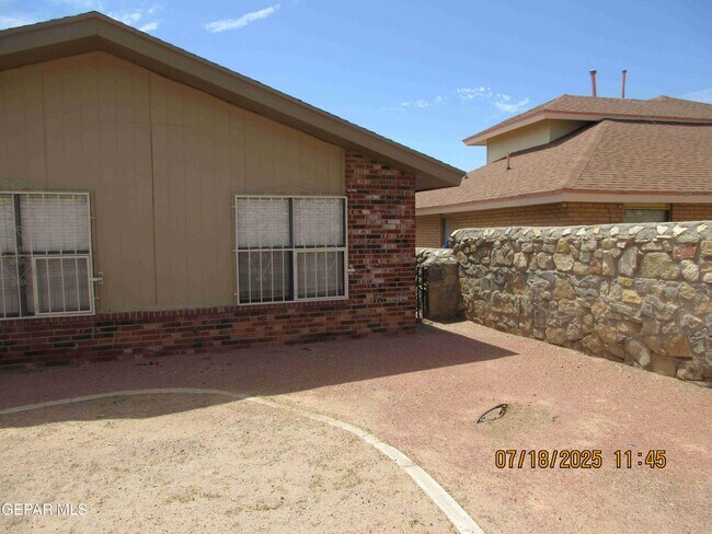 Building Photo - 1465 Sierra De Oro Dr