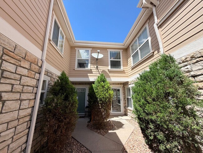 Building Photo - Bright Open-Concept Condo with 1-Car Garage in Prime Commuter Location