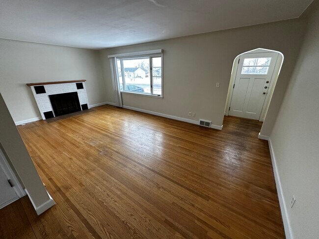 Building Photo - 5005 Glenwood St