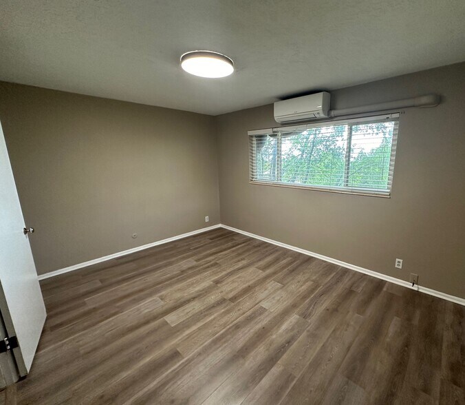 Bedroom - 80 W Zane Ave