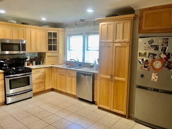 Building Photo - 5 Bearse Ave