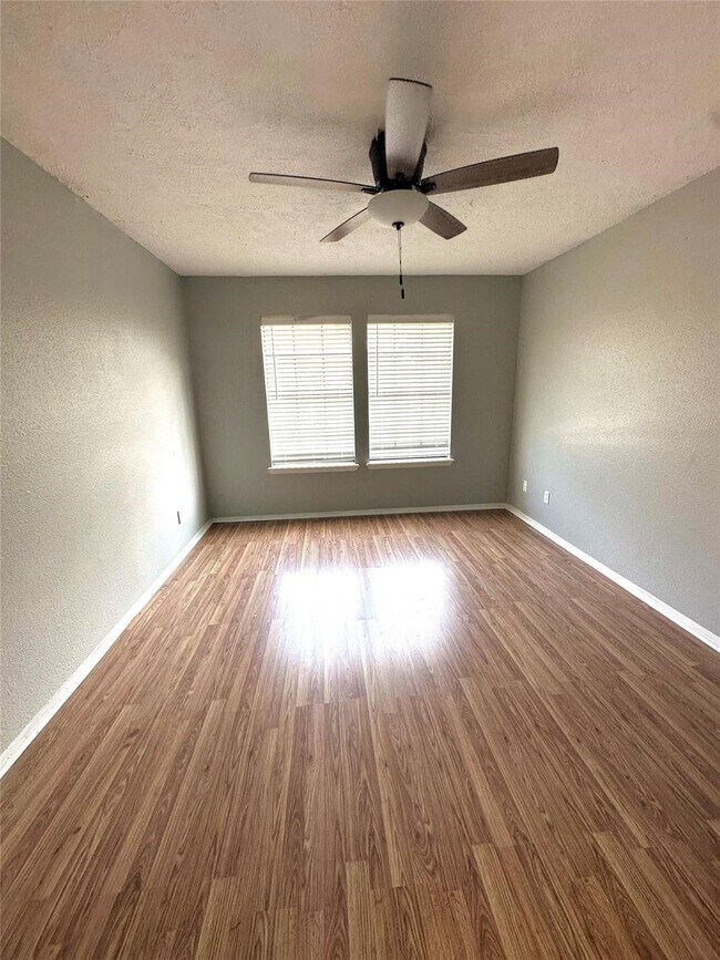 Building Photo - 200 Pecan Dr
