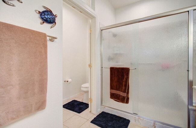 Building Photo - 15567 W Coral Pointe Dr