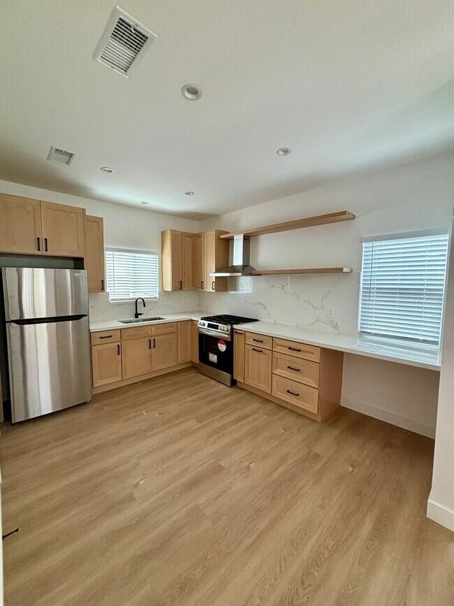 Building Photo - 212 - Carpinteria Asset Mgmt LLC (Walnut duplex)