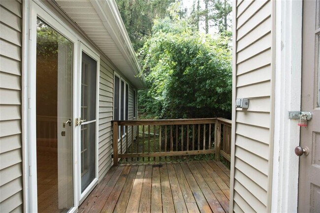 Building Photo - 2840 Hartford Ave