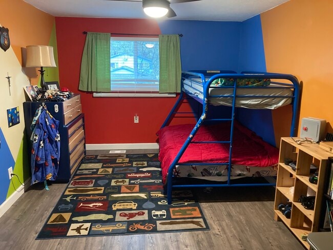 Building Photo - 9619 E 9th Ave