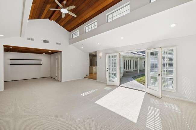 Building Photo - 216 Valparaiso Ave