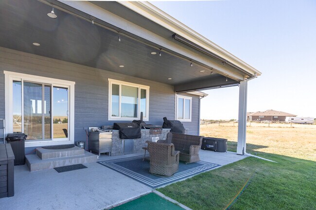 Building Photo - 2428 Sunshine Dr