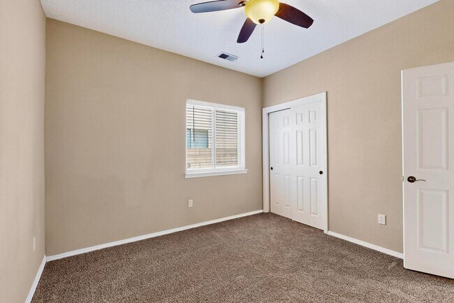 Building Photo - SE Rio Rancho 3 Bedroom  2 bath  2 car garage