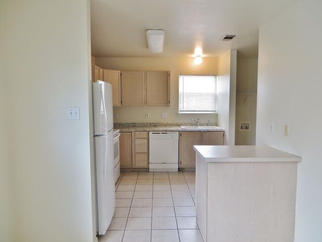 Building Photo - 2 Bedroom 2 Bathroom Unit In Georgetown