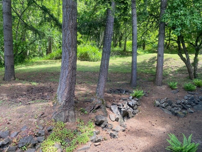 Building Photo - 3 bedroom 1.5 Bath Tandem Home!