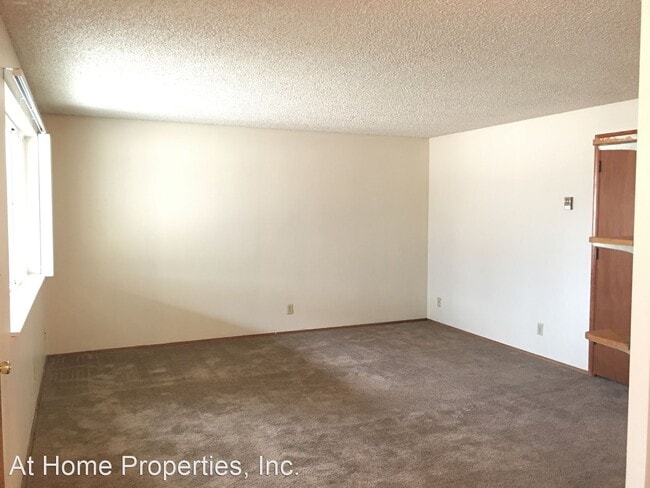 Building Photo - 830 SW Grove St