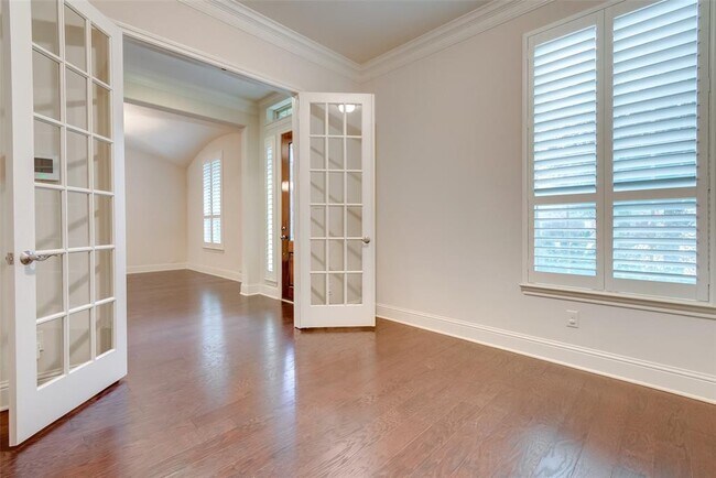 Building Photo - 10307 Latta Creek Dr