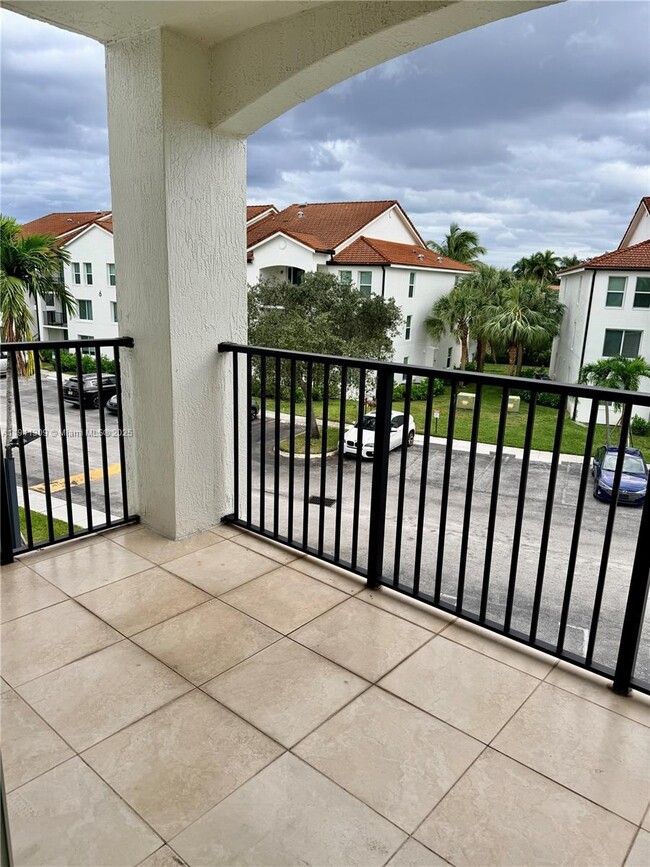 Building Photo - 1122 Villa Cir