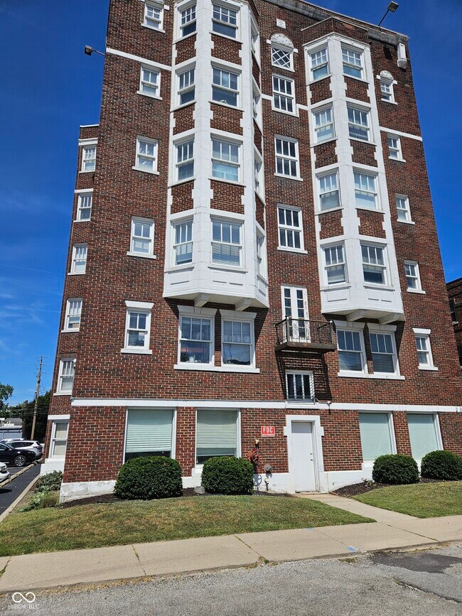 Primary Photo - 230 E 9th St