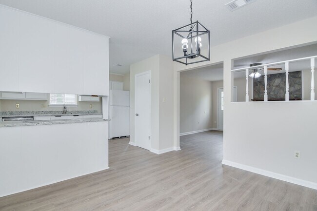 Building Photo - Brick Ranch in Columbia County