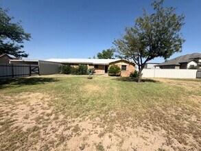 Building Photo - Country Living! 4 Bed 2 Bath Ready to Rent...