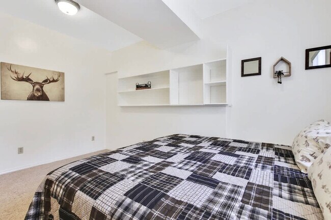 Building Photo - 1496 Pine Ridge Dr