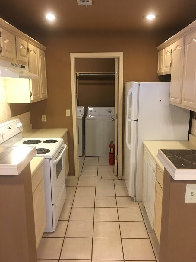 Building Photo - 719-721 N Storer Ave