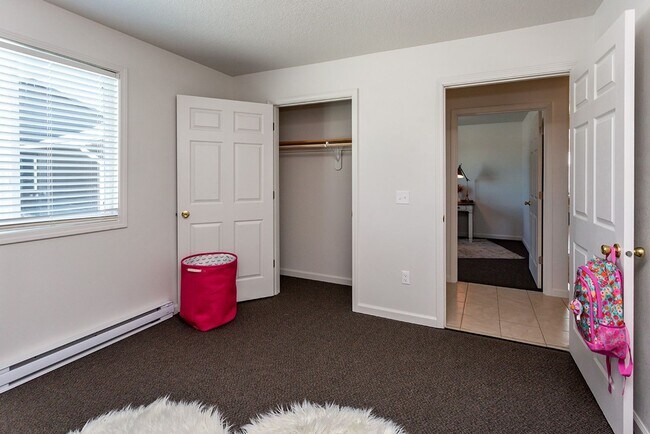 Building Photo - 3 Bedroom, Single-story Townhomes for rent...