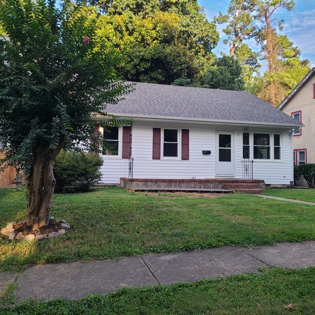 Building Photo - 207 Bland St