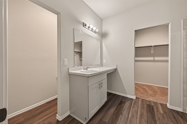 Building Photo - 10411 Meadow Saffron Dr