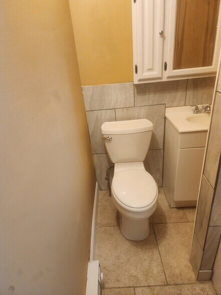 Building Photo - 40 Maple St