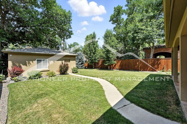 Building Photo - Luxury Meets Location – Impeccable 5BR Hom...