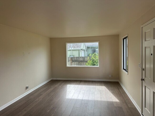 Building Photo - Charming 2 bed 1 bath house in a great nei...