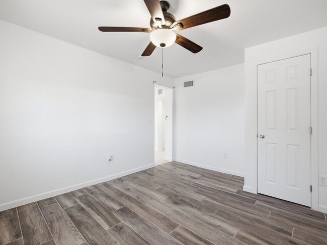 Building Photo - PRICE REDUCTION! – Cats and pets accepted!!