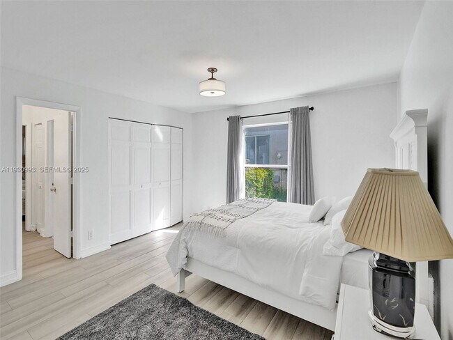 Building Photo - 4310 NW 63rd Ave