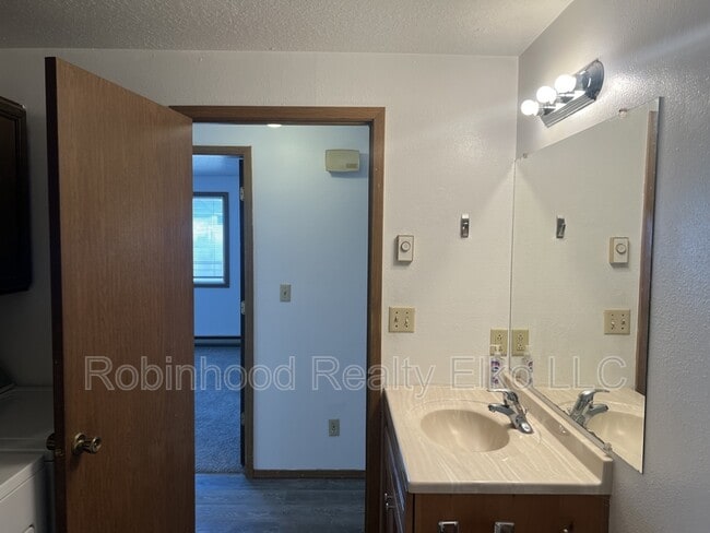 Building Photo - 358 Parkchester Dr