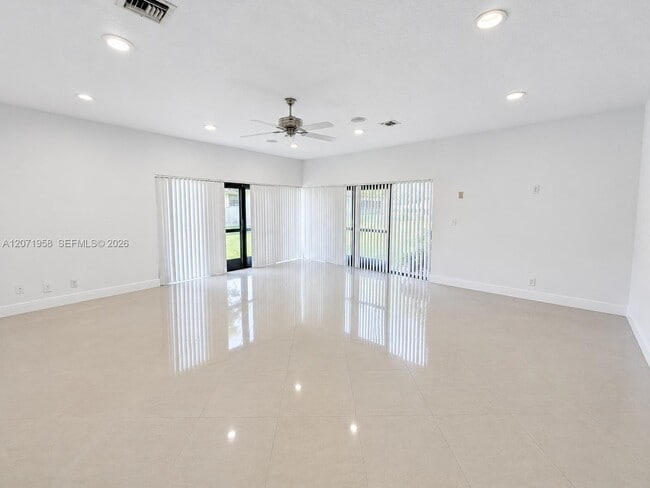 Building Photo - 8142 Silver Palm Ct